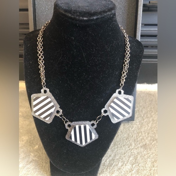 2/$15 color by amber statement necklace - Picture 1 of 5